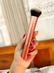 RT Blush Brush+ Expert Face Brush