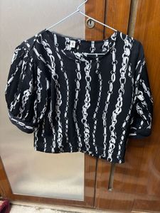 Chic Black & White Chain Print Top