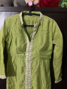 Green Embroidered Kurta Set- M