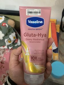 Vaseline Gluta-Hya Dewy Radiance Serum-in-Lotion