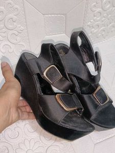 Stylish Black Wedge Sandals