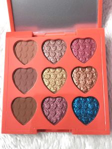 myglamm Xoxo Heart-Shaped Eyeshadow Palette