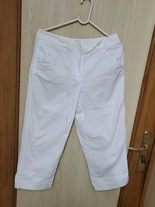Chic White Capris for Women