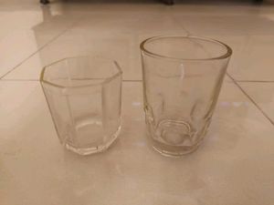Used Four Pieces Glasses And Two Glass Tea Cups