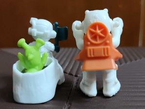 2 kinder Joy Astronaut Toys