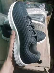 NEW NO USED SPORTS SHOES FOR MAN,