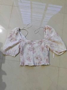 H&amp;M Floral Smocked Puff Sleeve Top
