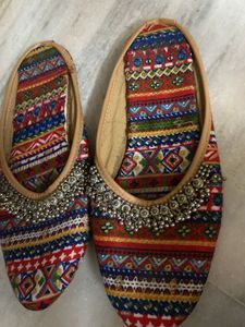 Ethnic Embroidered Juttis