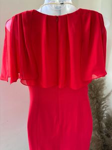 Elegant Red Short Dress with Cape Sleeves