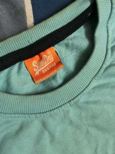 Superdry T-Shirt ( size M )