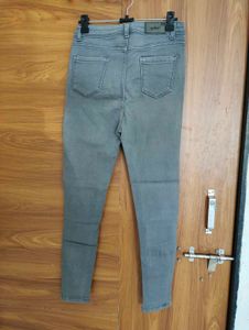 Grey High-Waisted Skinny Jeans