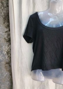 Classic Black Cropped T-Shirt