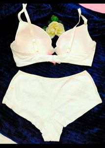 White humkemoller lingerie set