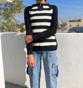 Price Drop!! Black And White Stripes Sweater🤌🏻❤️