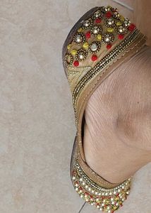 Embroidered Juttis - Size uk 5