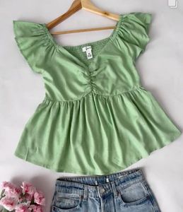 🍀 Green Ruffled Sleeve top