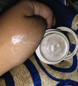 Insight Conmetics Viral Radiant Highlighter 04