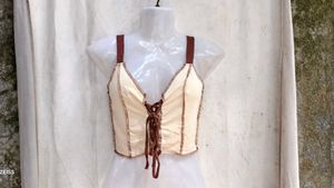 16279. Cream Corset Style Crop Top