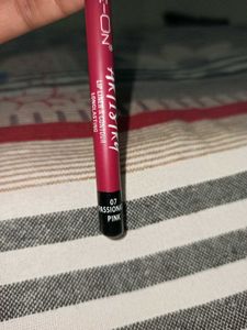 Me-On Artistry Longlasting Lip Liner