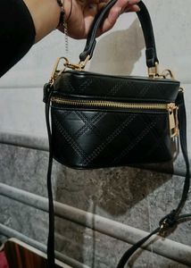 Very Elegant Sling Bag 😍🖤
