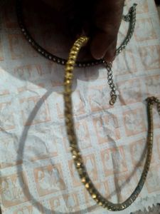 Set of 2 Choker Necklaces with earrings