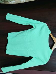 Minimalist Mint Green Long-Sleeve Top