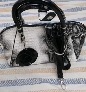 Stylish Snakeskin Handbag - New
