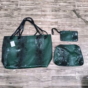 Stylish Green Snake Print Shoulder Bag