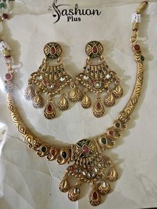 Elegant Gold Necklace &amp; Earring Set
