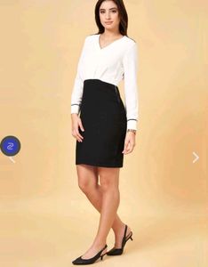 Chic Black &amp; White V-Neck Dress