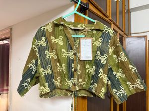 Unique Printed Cropped Shirt