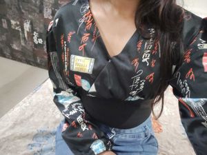 Graphic Print V-Neck Puff Sleeve Top
