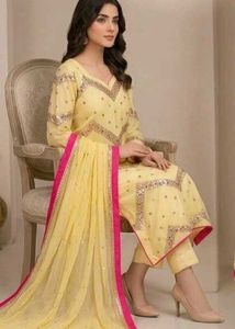 Beautiful Designer Pakistani Style Kurti Set