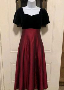 Fix price ❌Elegant Black Velvet &amp; Burgundy Dress