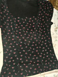 Black Floral Top 💗🖤
