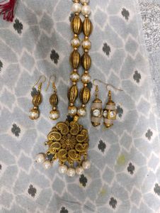 Ethnic Pearl and Gold Necklace Set