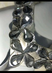 Sparkling Flower Embellished Flip-Flops