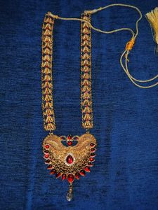 Exquisite Gold-Tone Necklace with Red Stones
