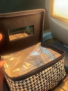 Portable Ligtweight Pouch With Mirror