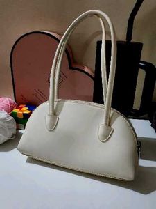 H&M Cream Dome Shaped Handbag 🐇✨️