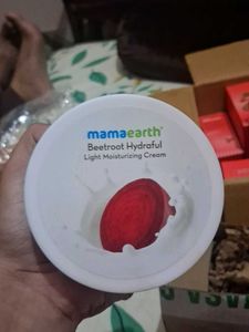 Mamaearth Beetroot Hydratful Moisturizing Cream