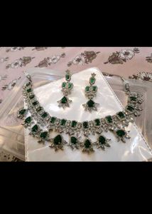 Stunning Emerald &amp; Diamond Necklace Set