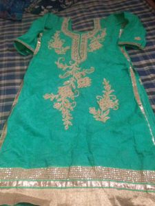 Elegant Green Embroidered Kurta