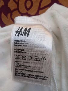 H&amp;M Cute fitted tshirt with butterfly print