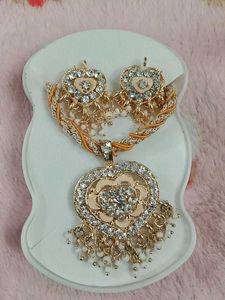 Stunning Heart Pendant Necklace & Earring Set