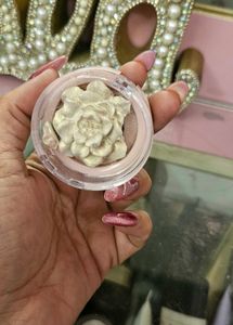 flower highlighter from dubai