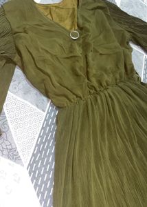 Elegant Pleated Olive Green Maxi Dress
