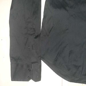 Authentic Zara Black Button-Up Shirt - Women