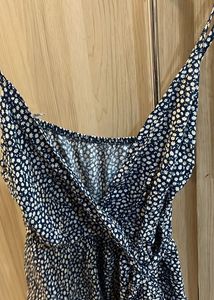 pretty sleeveless v neck top