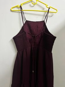 Chic burgundy backless flowy dress